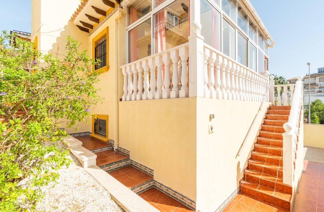 Resale - Villa - Orihuela Costa