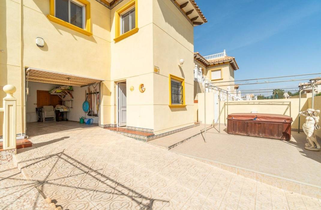 Resale - Villa - Orihuela Costa