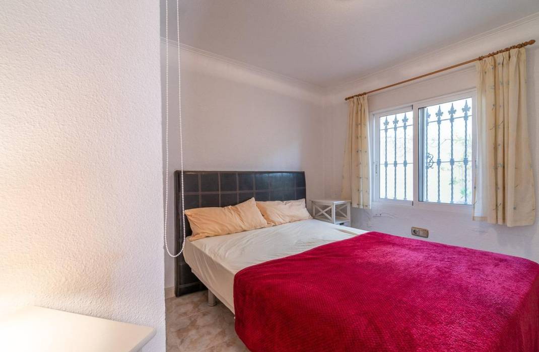 Resale - Villa - Orihuela Costa
