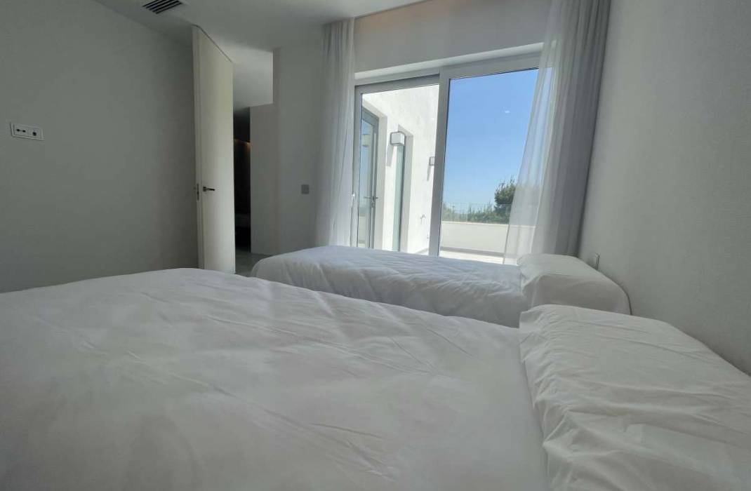 Resale - Villa - Orihuela - Las Colinas Golf