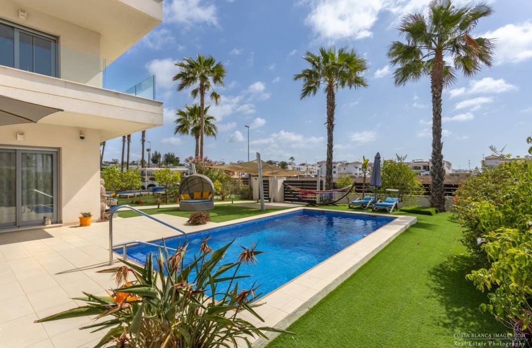 Resale - Villa - Orihuela - Vistabella Golf