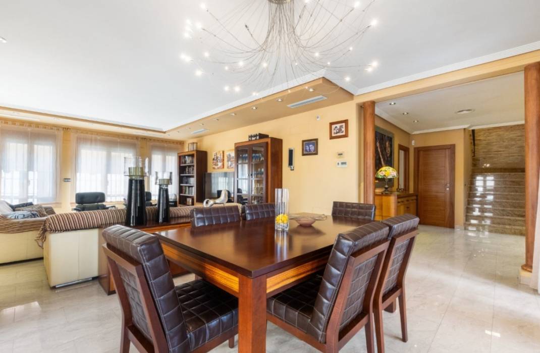 Resale - Villa - Orihuela