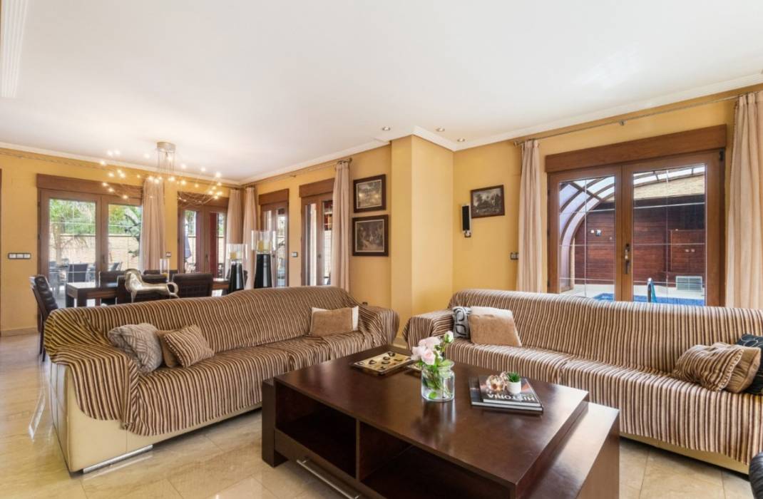 Resale - Villa - Orihuela