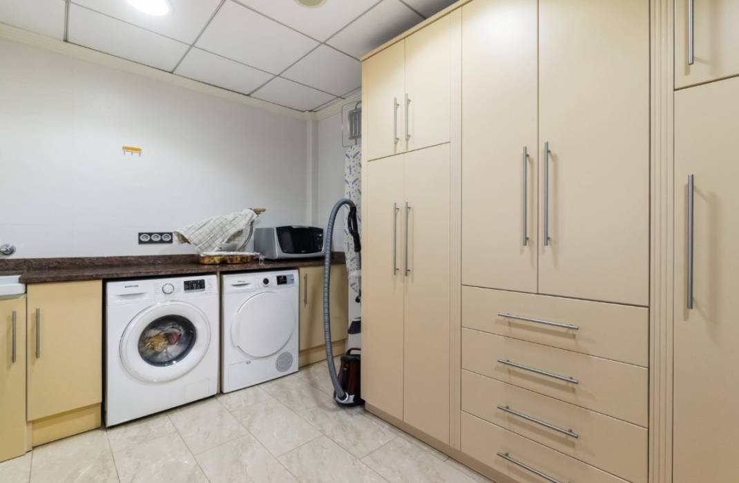 Resale - Villa - Orihuela