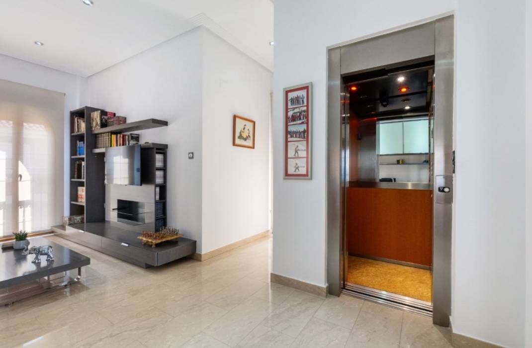 Resale - Villa - Orihuela