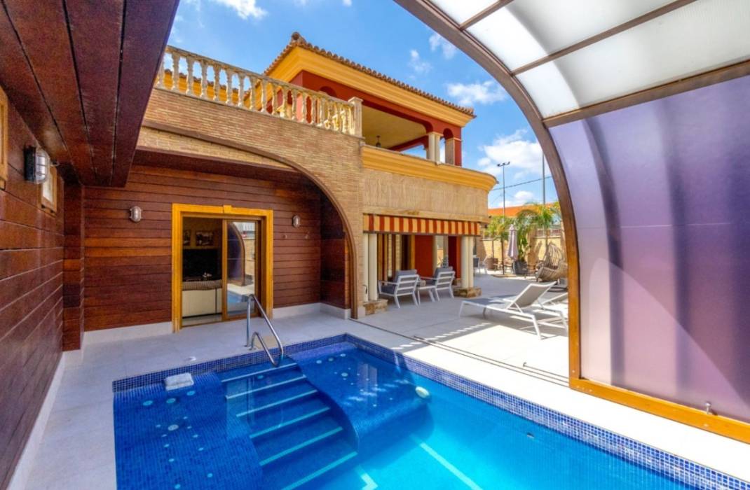 Resale - Villa - Orihuela