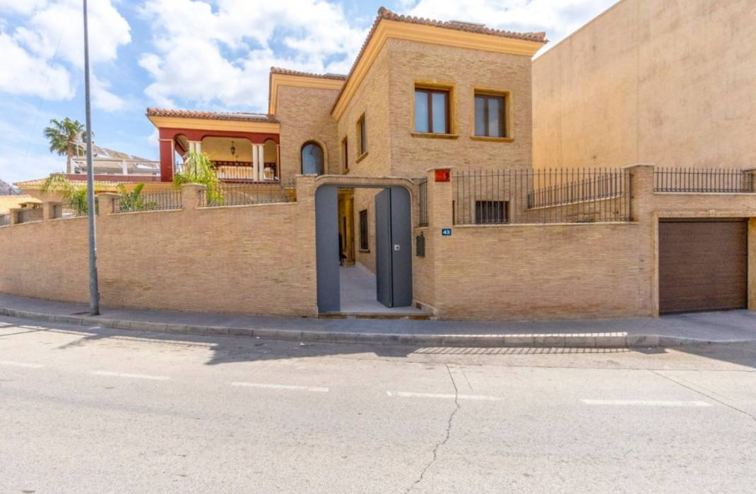 Resale - Villa - Orihuela