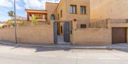 Resale - Villa - Orihuela