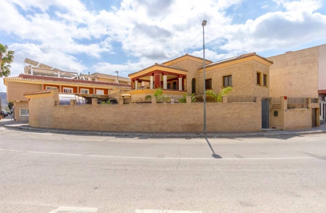 Resale - Villa - Orihuela