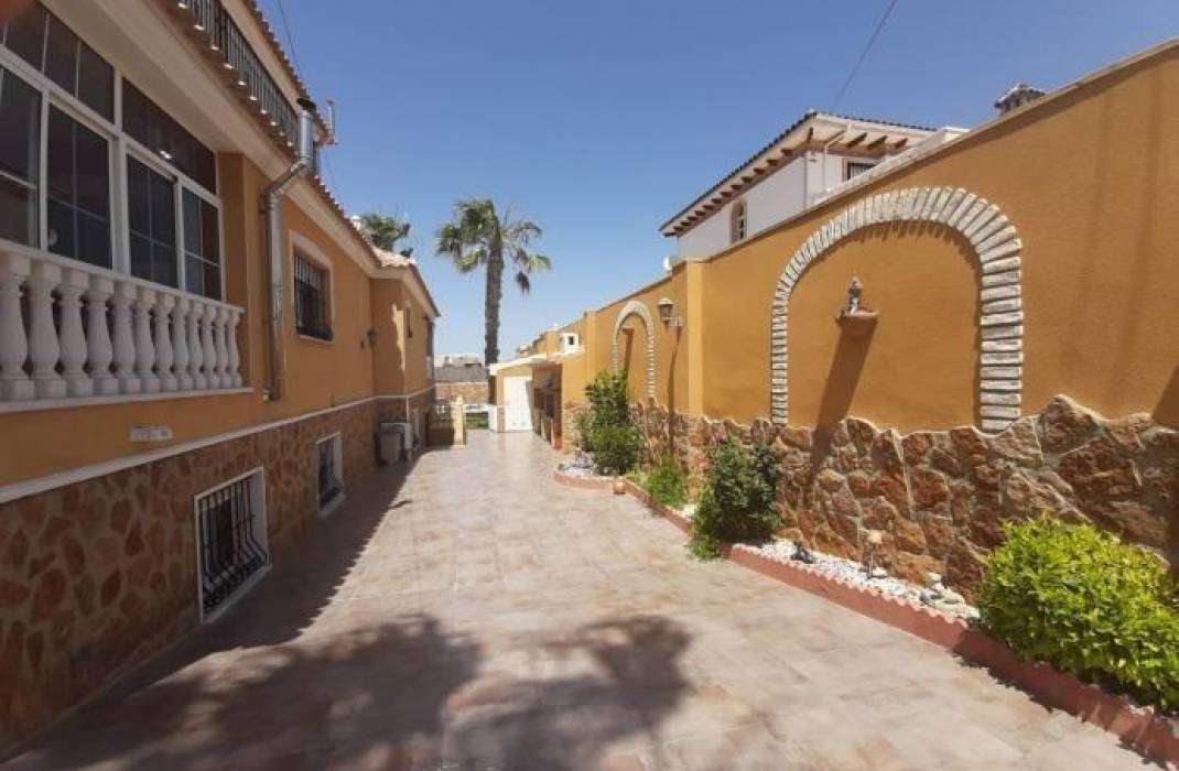 Resale - Villa - Torrevieja - Aguas nuevas 1