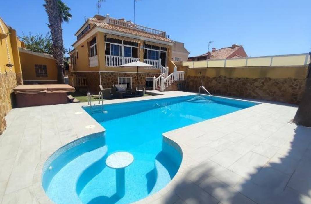 Resale - Villa - Torrevieja - Aguas nuevas 1