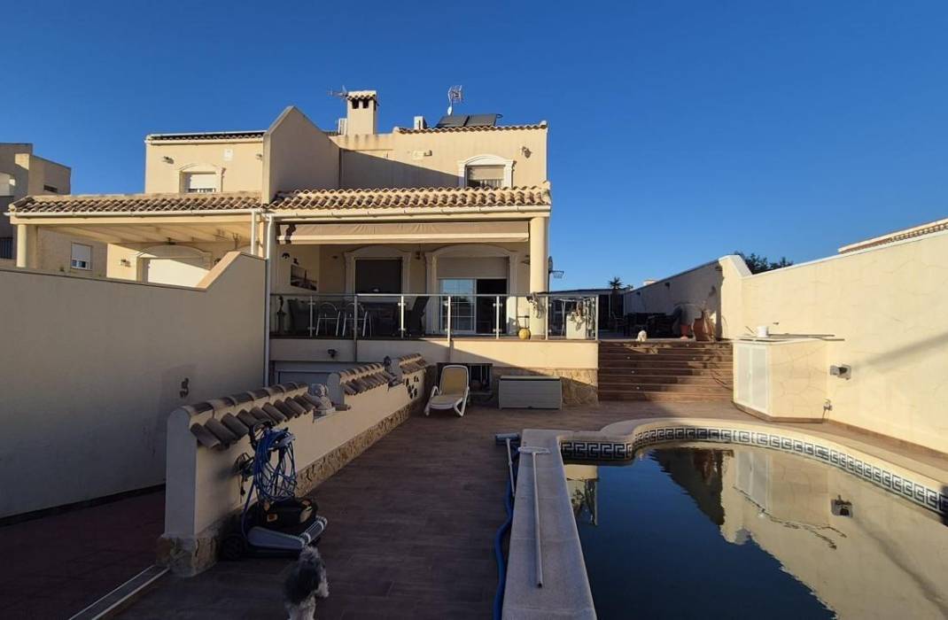 Resale - Villa - Torrevieja - Aguas nuevas 2