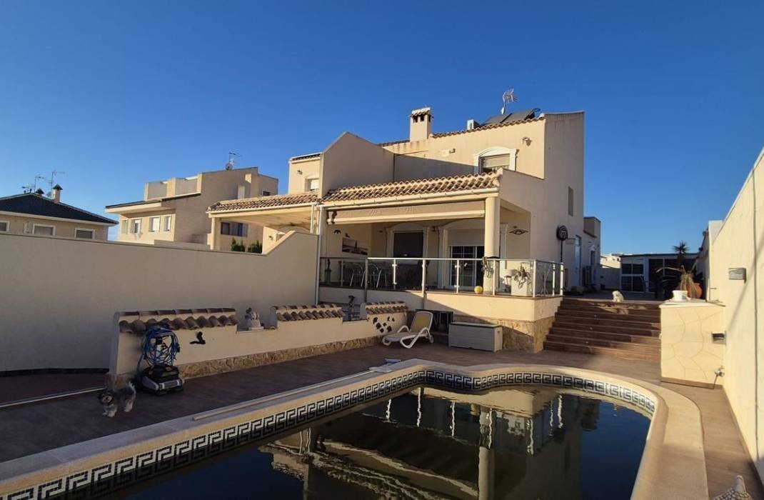 Resale - Villa - Torrevieja - Aguas nuevas 2