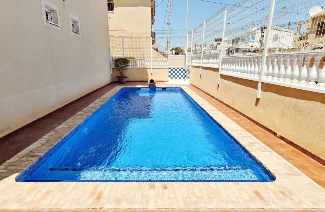 Resale - Villa - Torrevieja - Cabo cervera