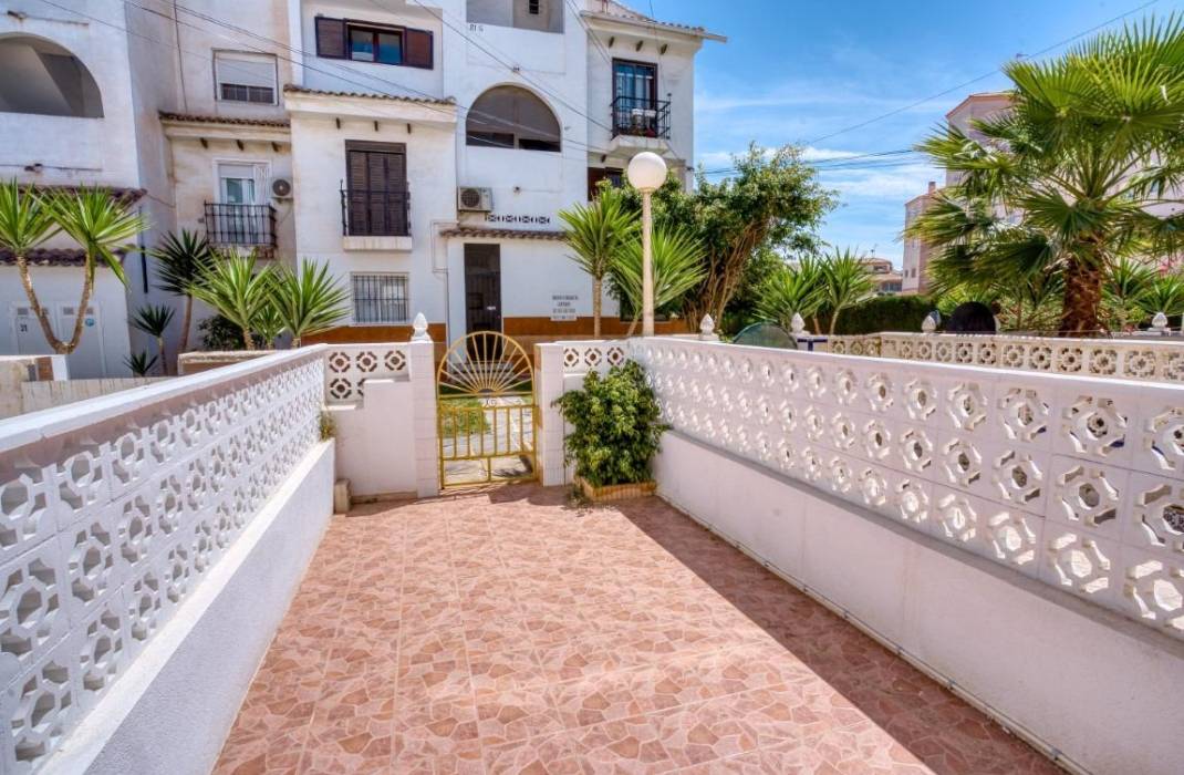 Resale - Villa - Torrevieja - Calas blanca