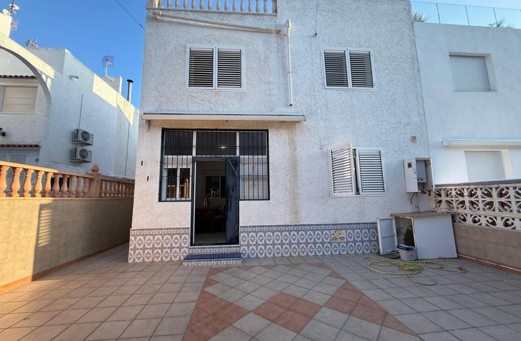 Resale - Villa - Torrevieja - Centro