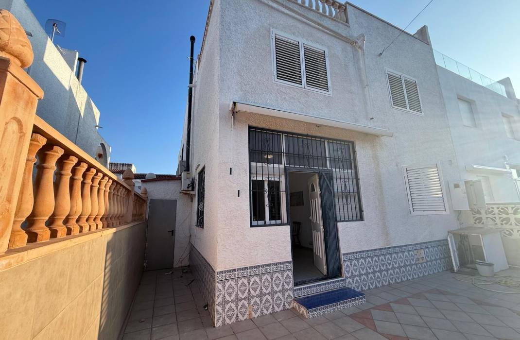 Resale - Villa - Torrevieja - Centro