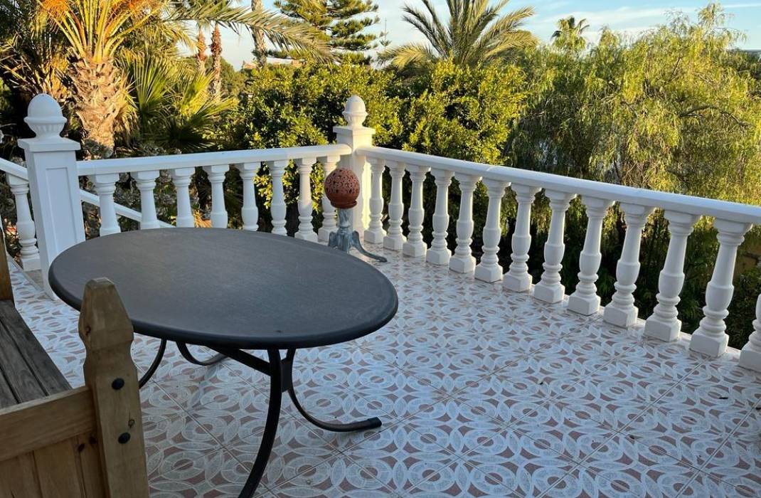 Resale - Villa - Torrevieja - Eliseos playa