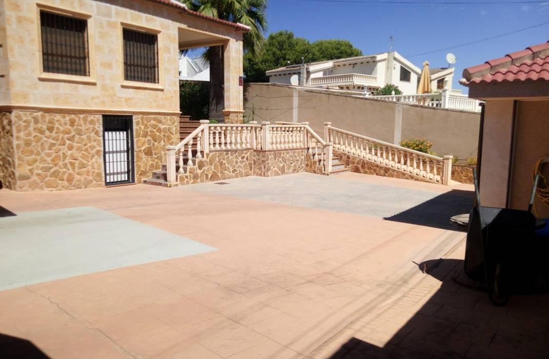 Resale - Villa - Torrevieja - Eliseos playa