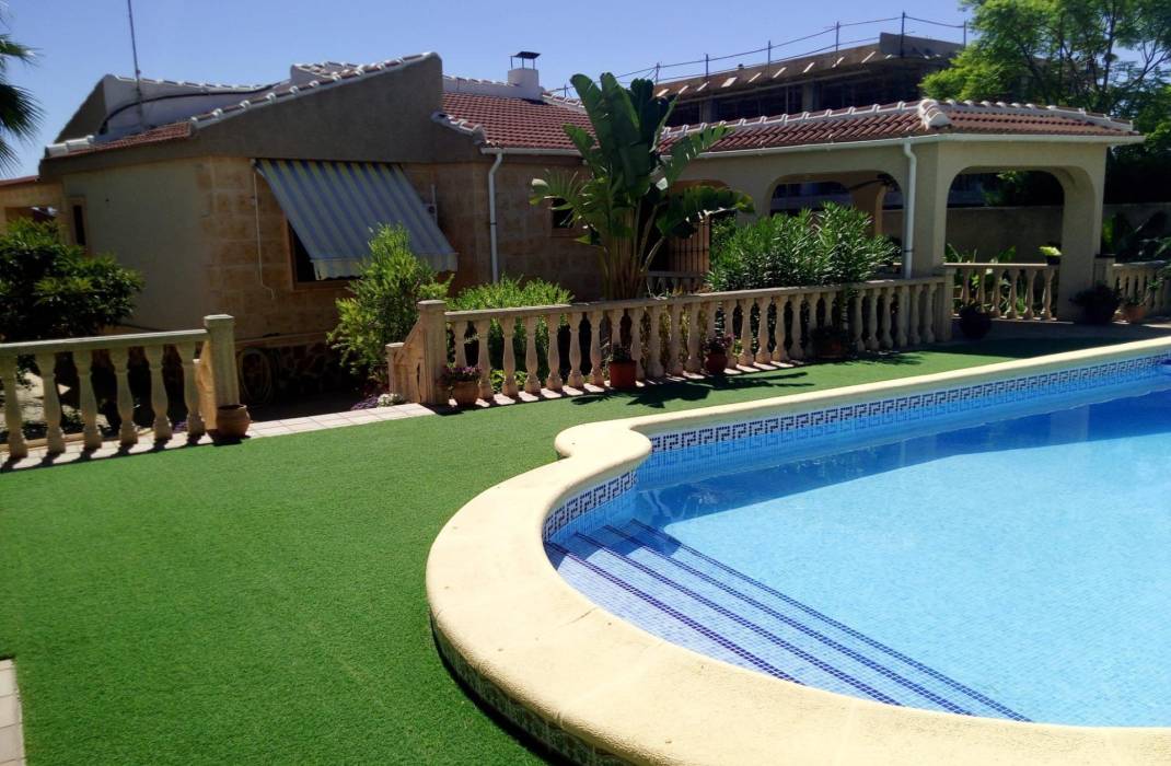 Resale - Villa - Torrevieja - Eliseos playa