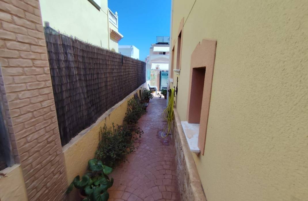 Resale - Villa - Torrevieja - La Mata