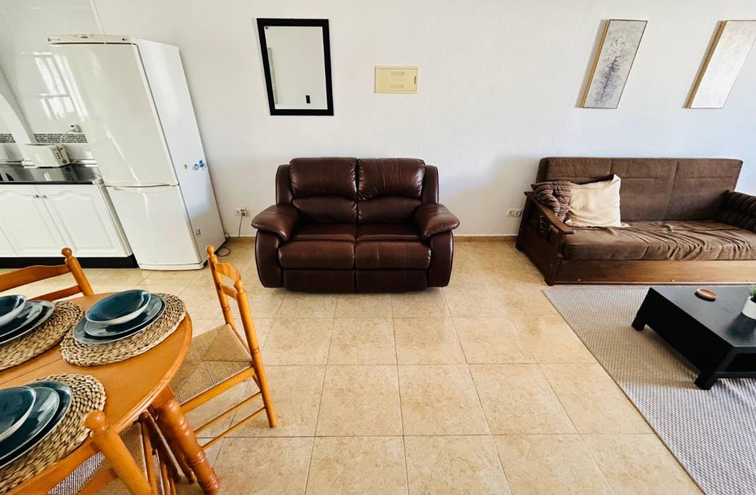 Resale - Villa - Torrevieja - La Siesta - El Salado -  Torreta