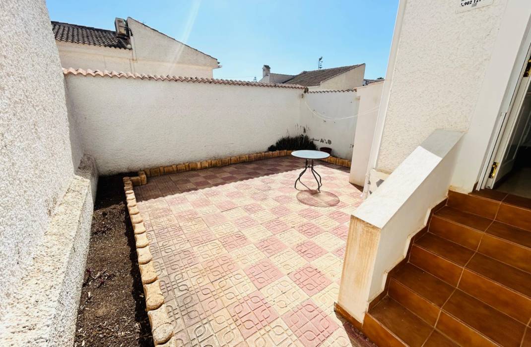 Resale - Villa - Torrevieja - La Siesta - El Salado -  Torreta