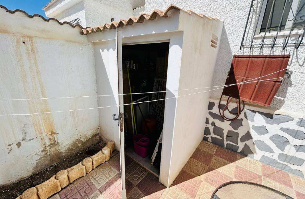 Resale - Villa - Torrevieja - La Siesta - El Salado -  Torreta