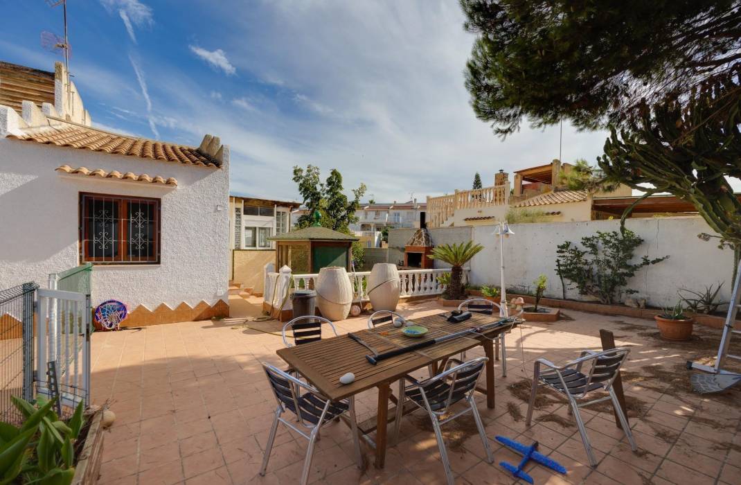 Resale - Villa - Torrevieja - La Siesta - El Salado - Torreta