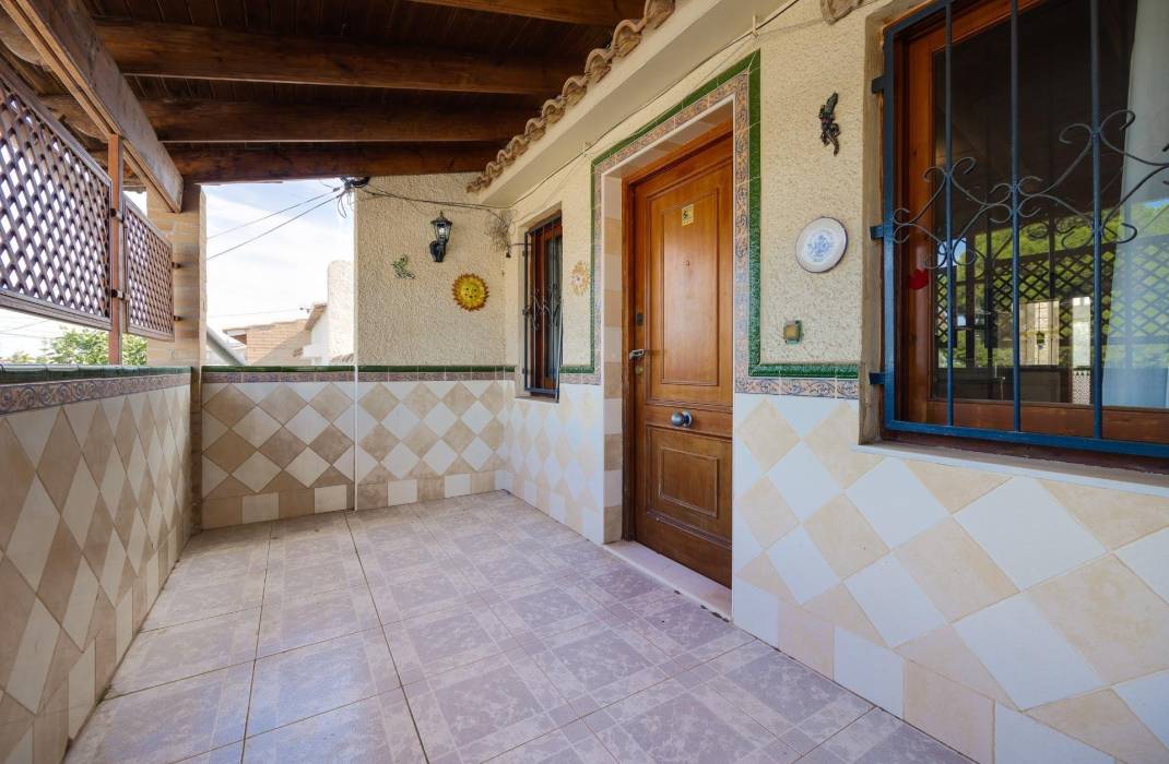 Resale - Villa - Torrevieja - La Siesta - El Salado - Torreta