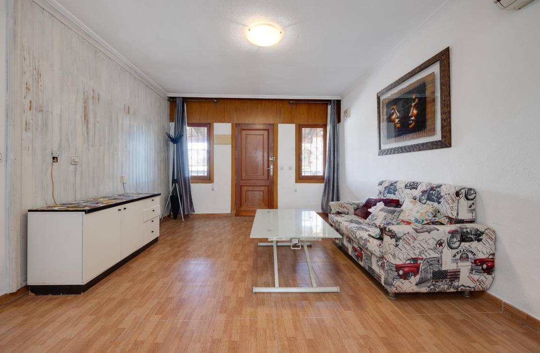 Resale - Villa - Torrevieja - La Siesta - El Salado - Torreta