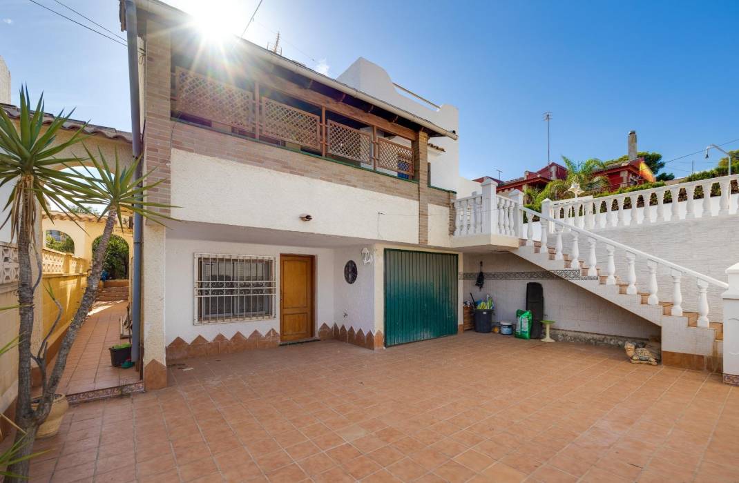 Resale - Villa - Torrevieja - La Siesta - El Salado - Torreta