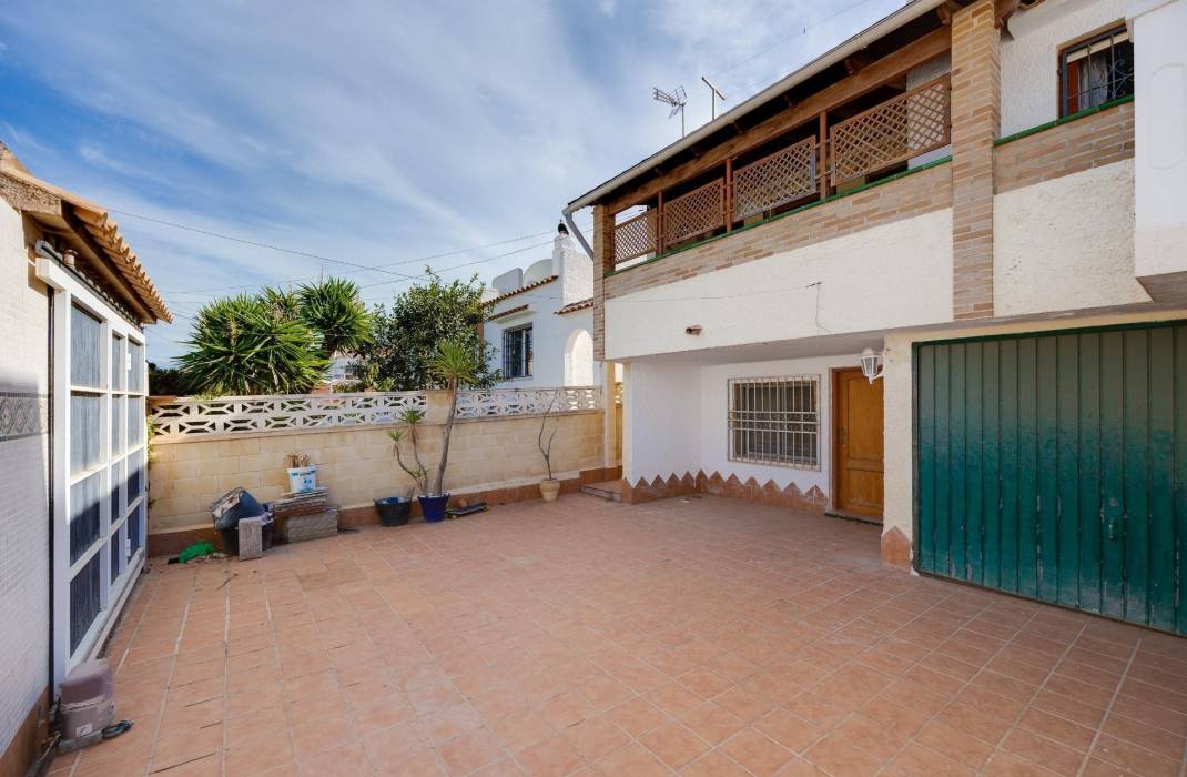 Resale - Villa - Torrevieja - La Siesta - El Salado - Torreta