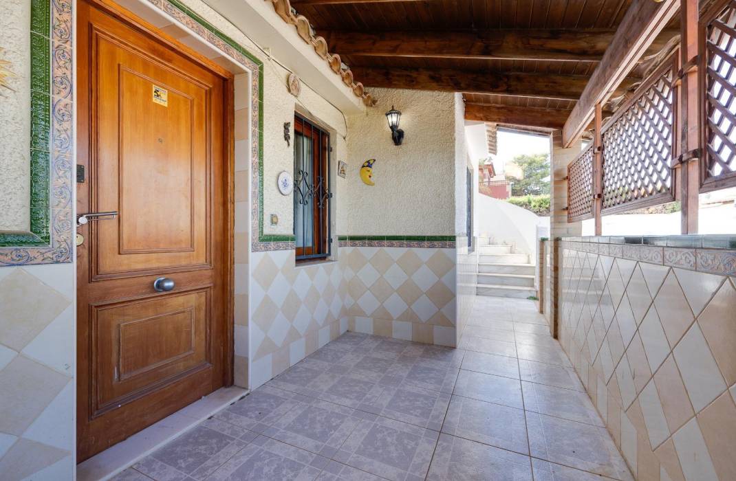 Resale - Villa - Torrevieja - La Siesta - El Salado - Torreta