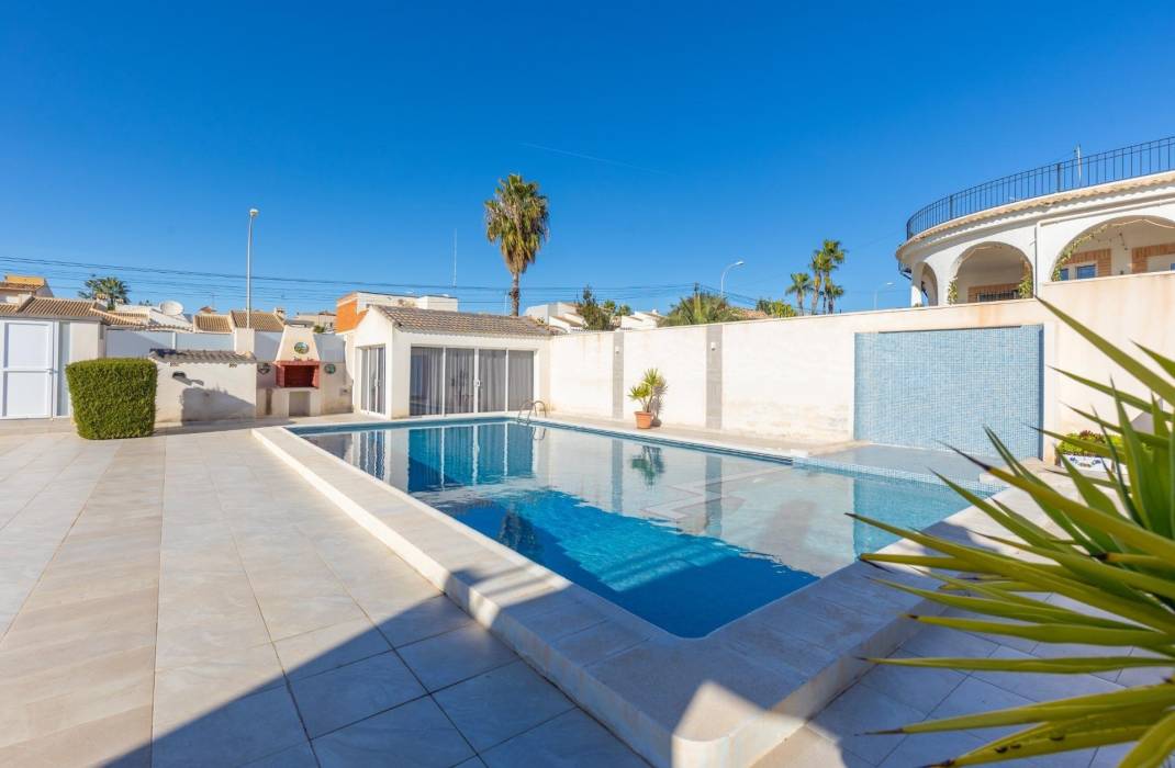 Resale - Villa - Torrevieja - La siesta