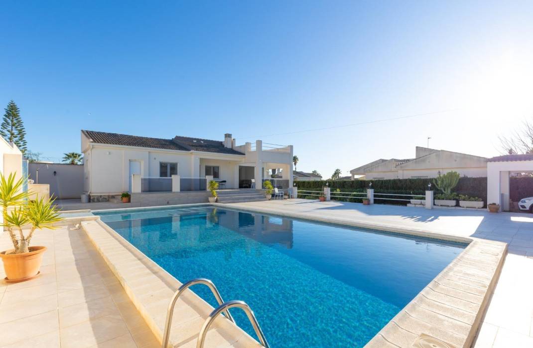 Resale - Villa - Torrevieja - La siesta