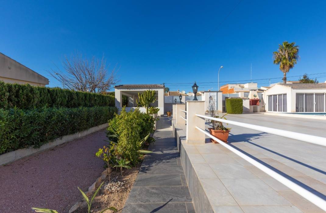 Resale - Villa - Torrevieja - La siesta