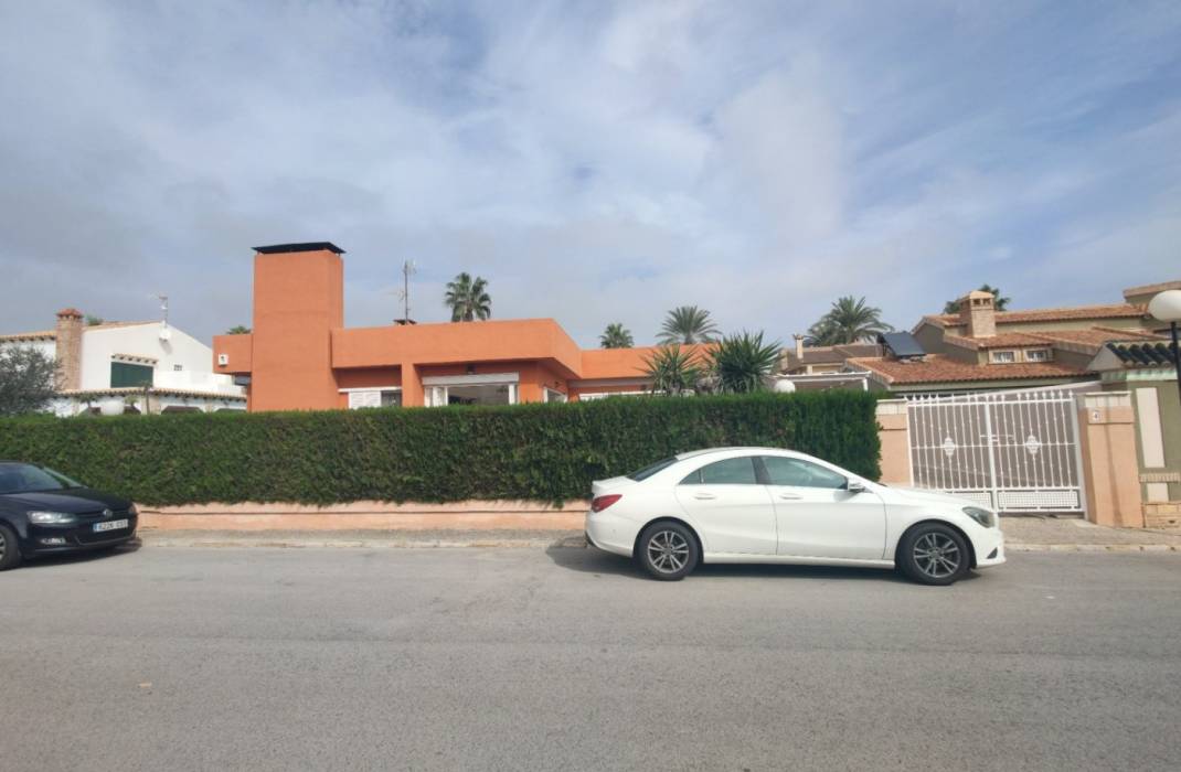 Resale - Villa - Torrevieja - La veleta