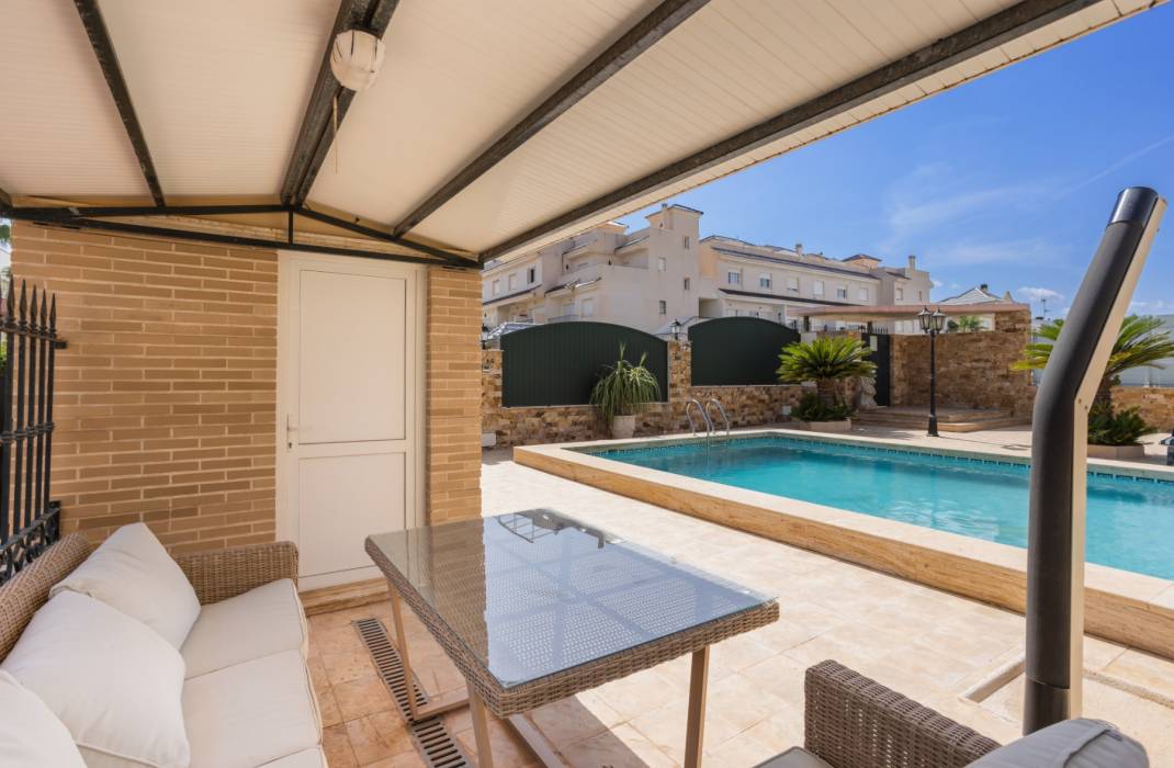 Resale - Villa - Torrevieja - La Veleta