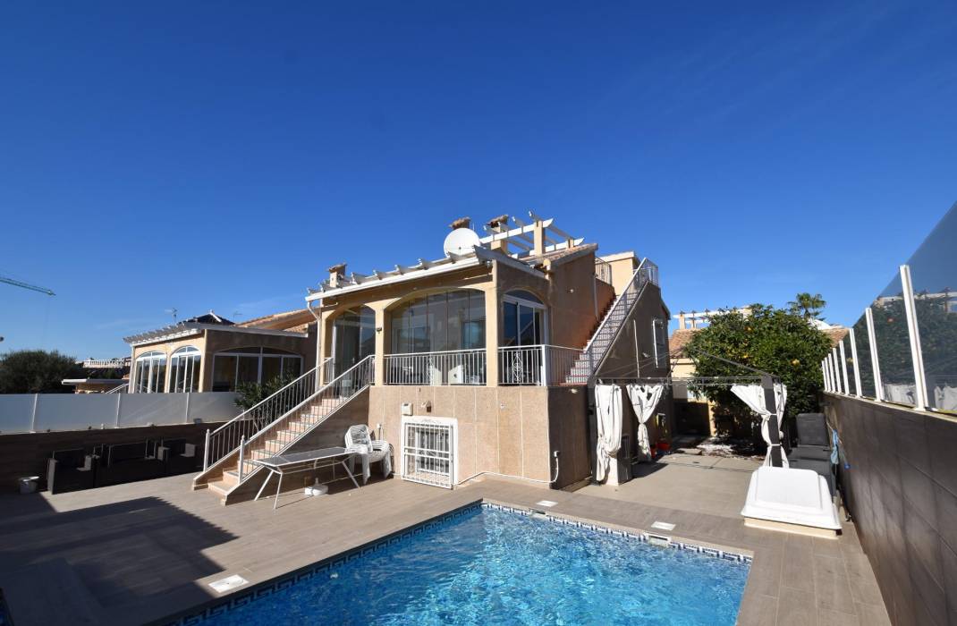 Resale - Villa - Torrevieja - Los altos