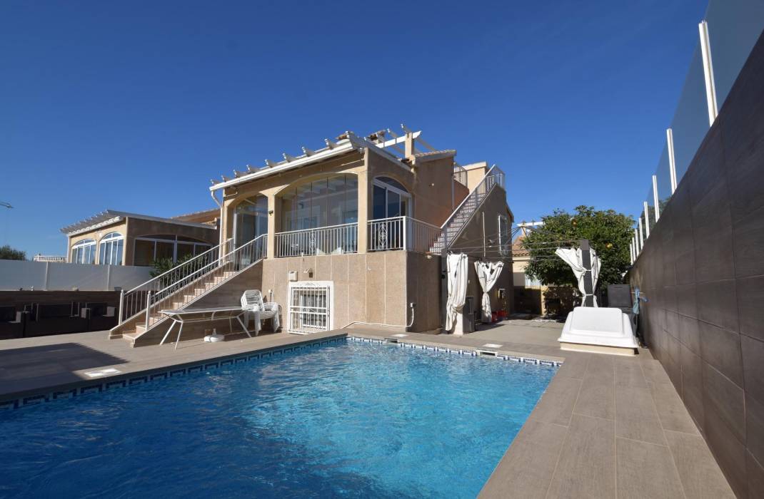 Resale - Villa - Torrevieja - Los altos