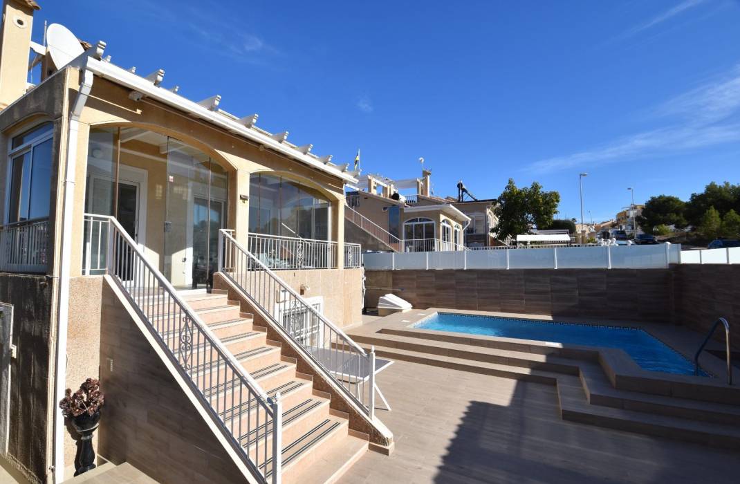 Resale - Villa - Torrevieja - Los altos