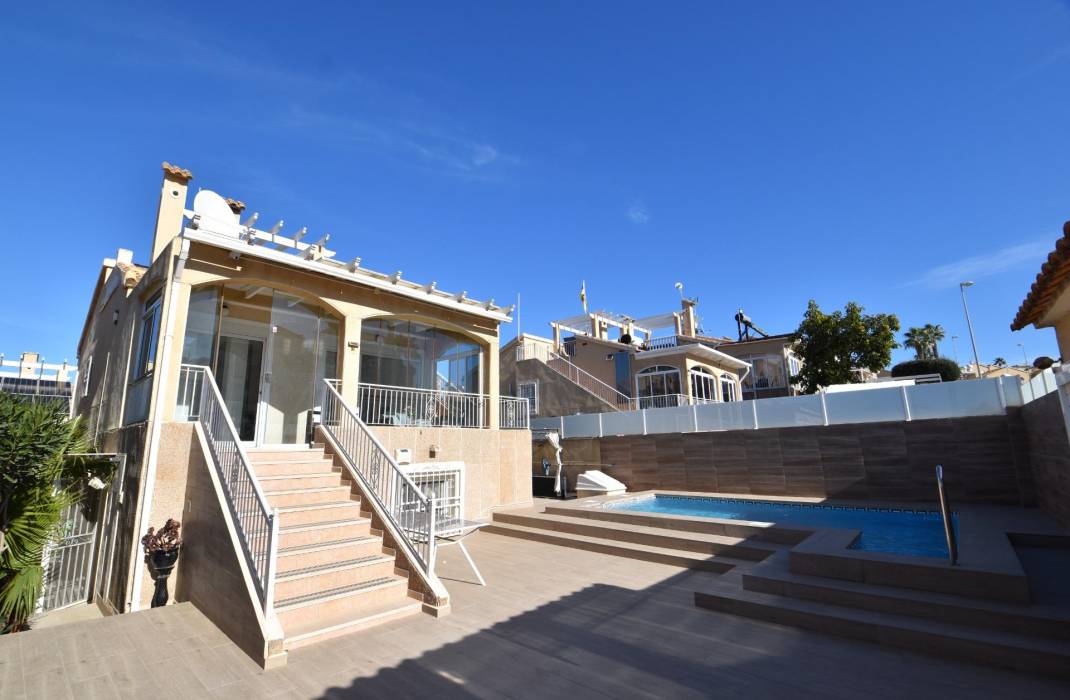 Resale - Villa - Torrevieja - Los altos