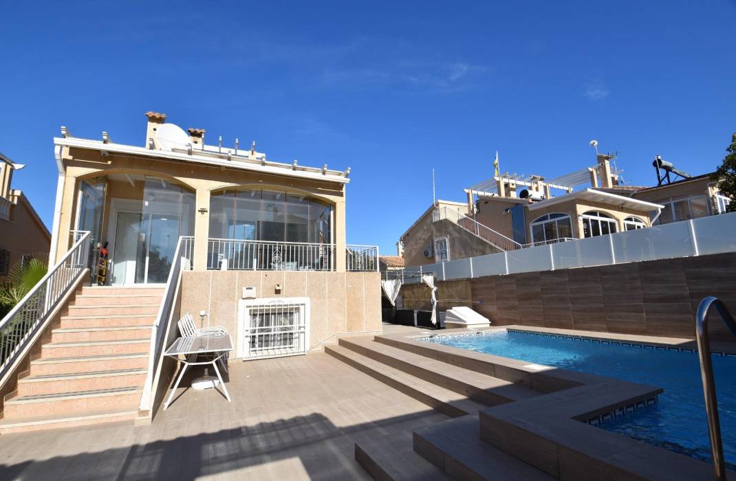 Resale - Villa - Torrevieja - Los altos