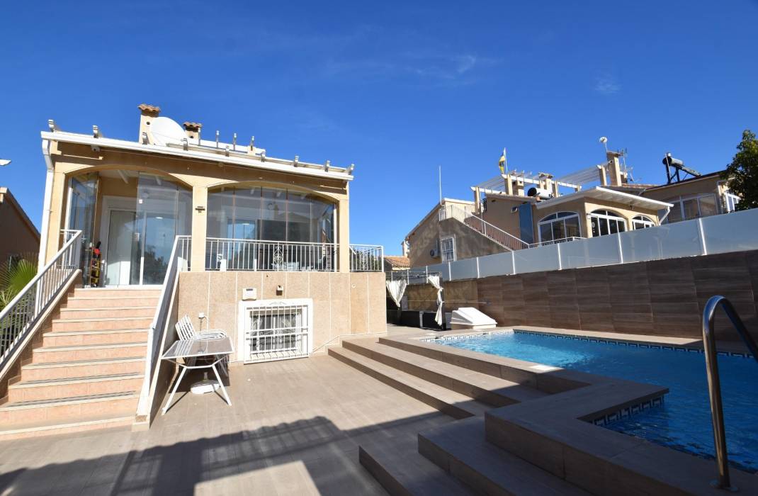 Resale - Villa - Torrevieja - Los altos