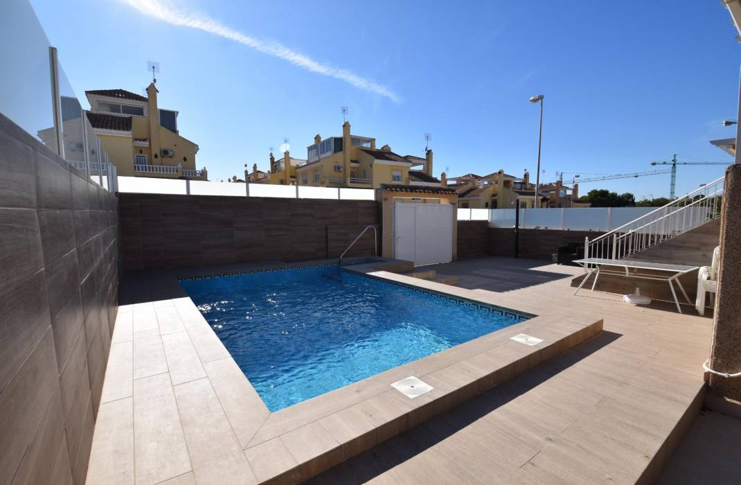 Resale - Villa - Torrevieja - Los altos