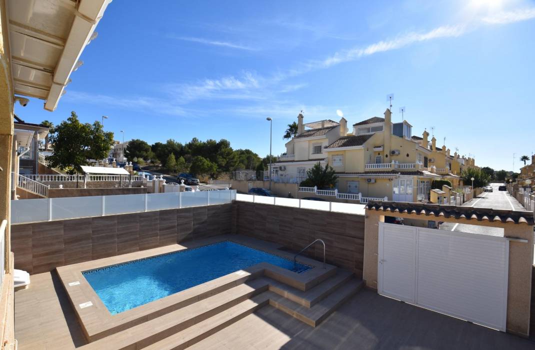 Resale - Villa - Torrevieja - Los altos