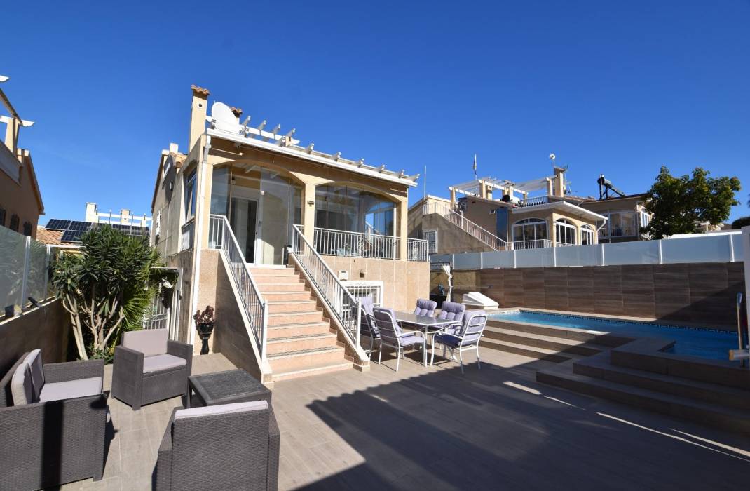 Resale - Villa - Torrevieja - Los altos