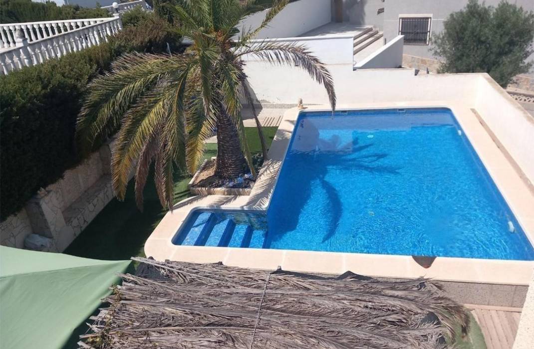 Resale - Villa - Torrevieja - Los altos