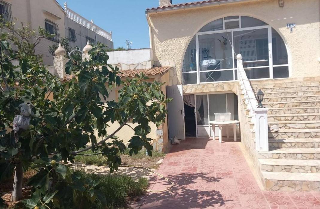 Resale - Villa - Torrevieja - Los altos